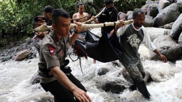 Inundaciones y deslaves en Indonesia dejan 24 muertos