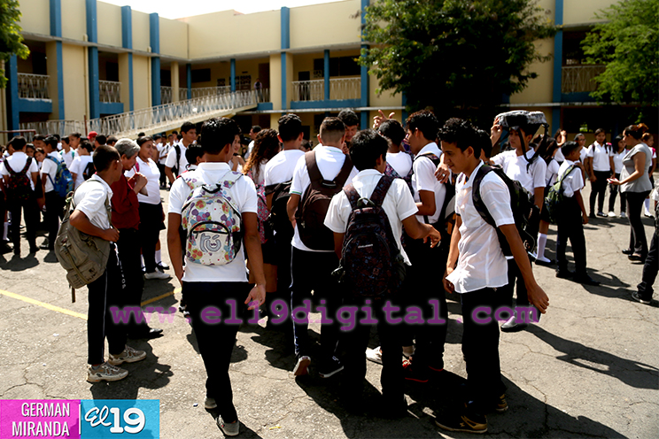 Realizan ejercicio de prevención y protección para estudiantes del turno vespertino