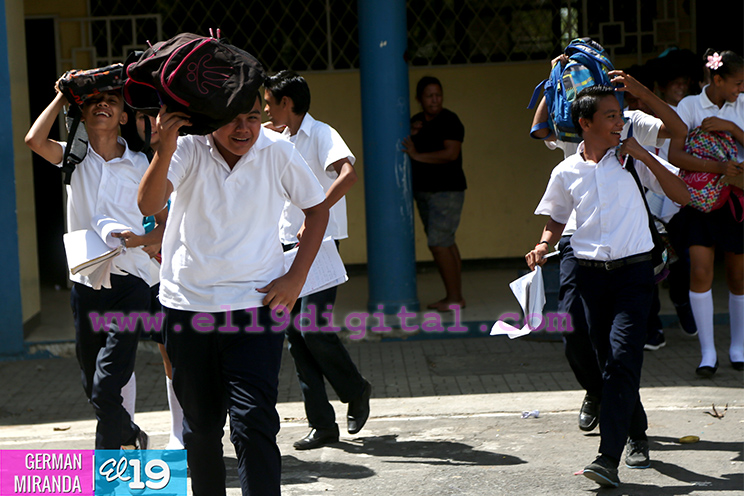 Realizan ejercicio de prevención y protección para estudiantes del turno vespertino