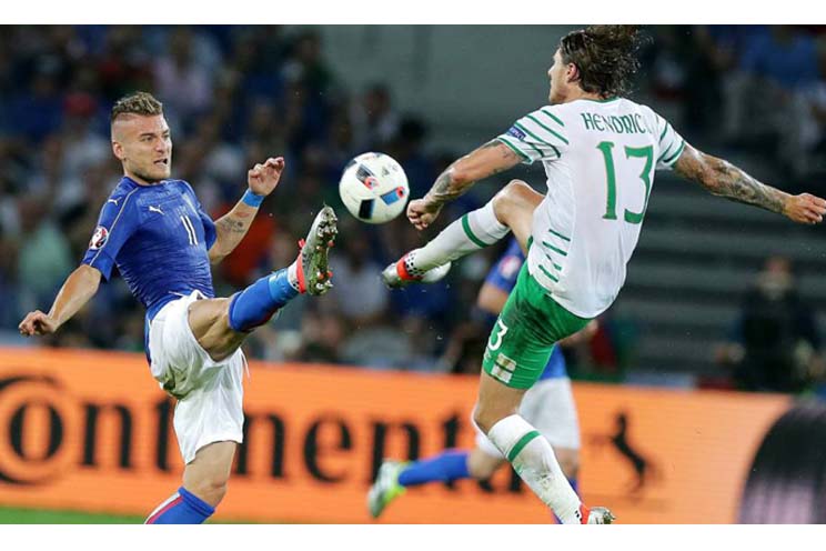 Irlanda se aferra a la Eurocopa a costa de una Italia llena de suplentes