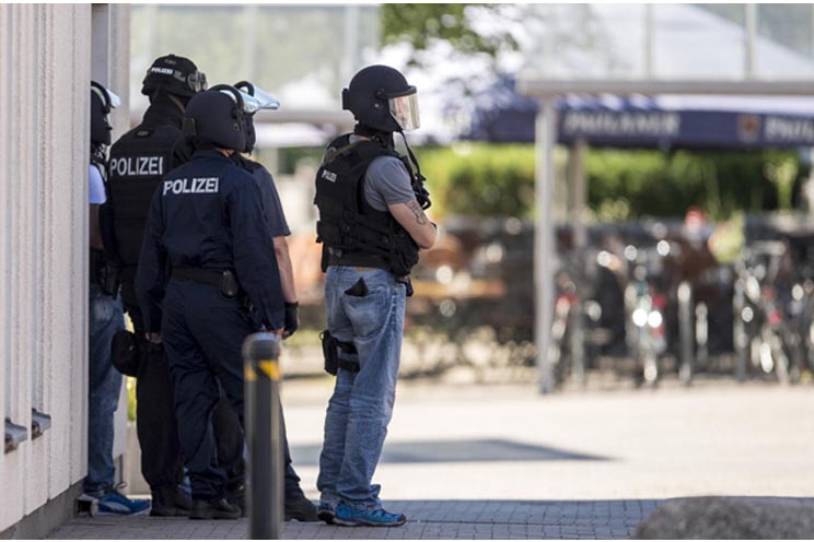 Un hombre armado abre fuego en un cine en Alemania y deja decenas de heridos