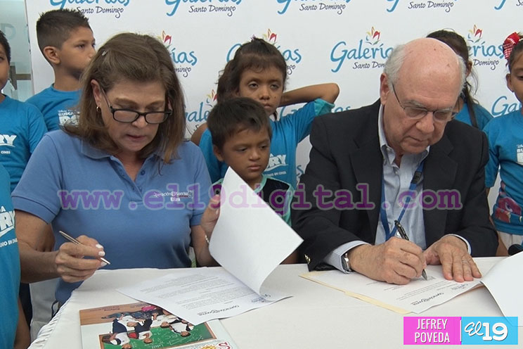 Galerías Santo Domingo firman convenio para llevar alegría a niños y niñas de Operación Sonrisa 