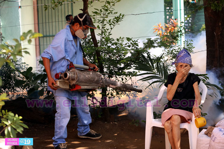 Familias del barrio Las Piedrecitas destacan efectividad en el proceso de fumigación domiciliar