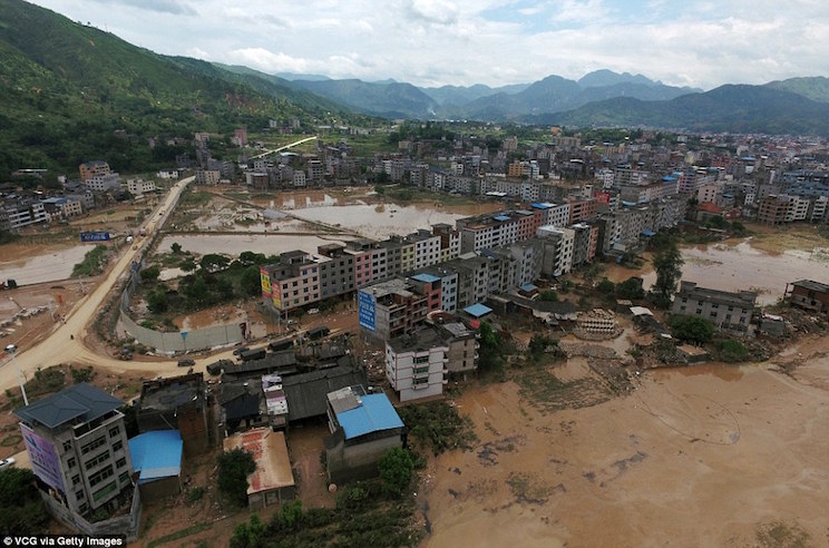 El tifón Nepartak deja 9 muertos en China