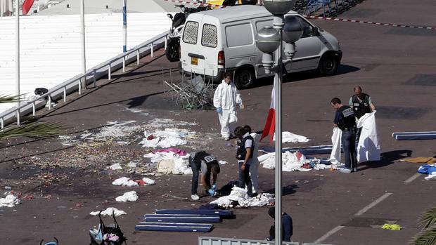 España refuerza fronteras y zonas turísticas tras atentado en Francia