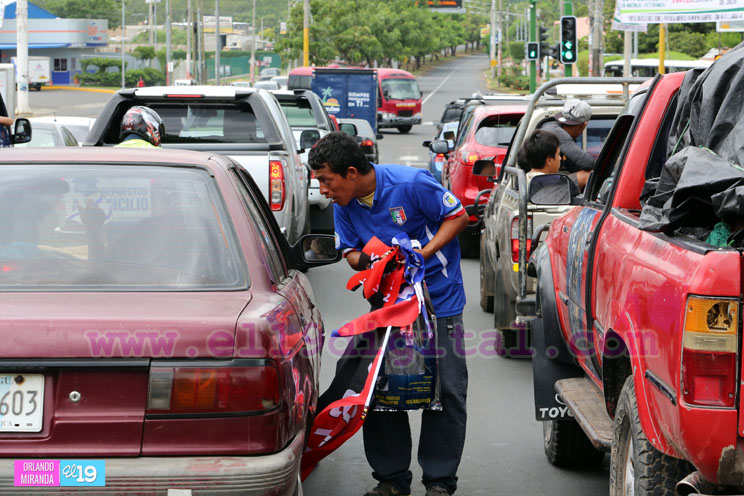 Trabajadores por cuenta propia entusiasmados con venta de accesorios alusivos al 37/19  