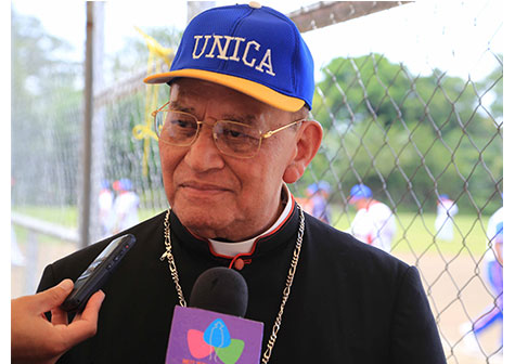 Cardenal inaugura campo deportivo de la UNICA