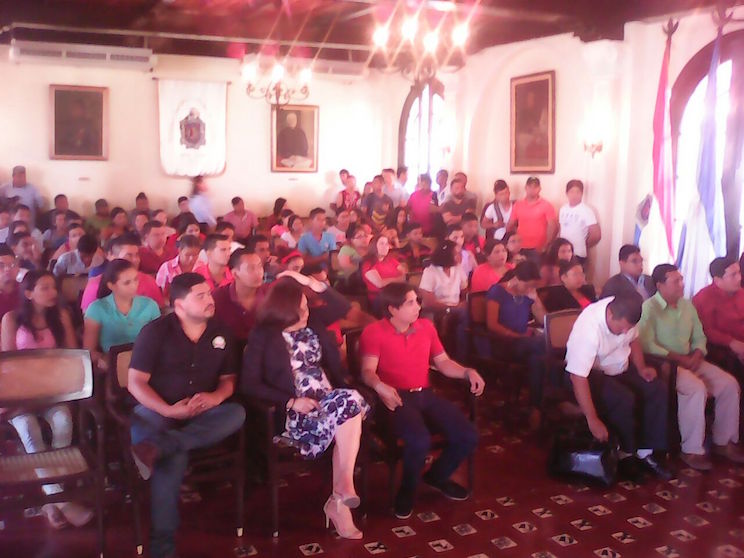 Universitarios en León realizan concurso de oratoria