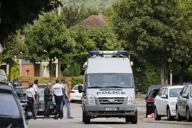 El terrorismo toca de nuevo a Francia: degollan a un sacerdote en una toma de rehenes en una iglesia