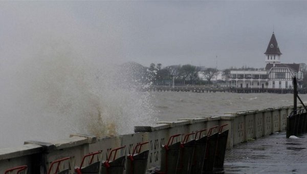 Alerta naranja en 8 departamentos del sur uruguayo por ciclón