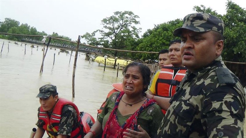 Inundaciones y deslaves afectan a Nepal
