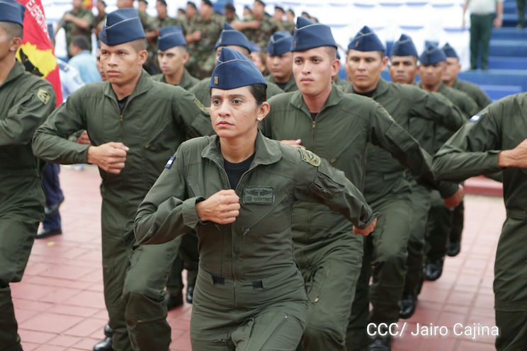 Daniel y Rosario encabezan celebración del 37 Aniversario de la Fuerza Aérea de Nicaragua