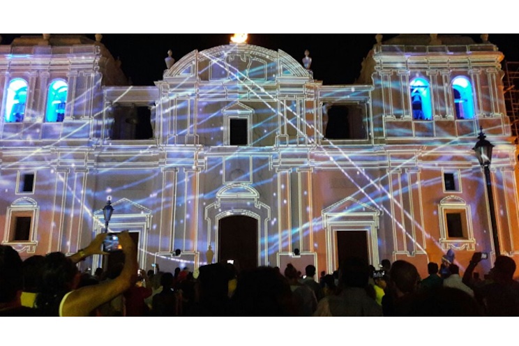 Espectacular arranque del Festival Azul Darío en León