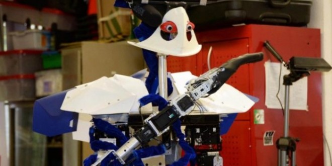 Golem, el robot mexicano de servicio que atiende órdenes