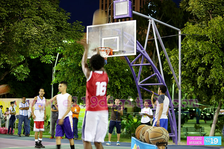 Espectaculares clavadas en torneo de baloncesto organizado por el MDAA