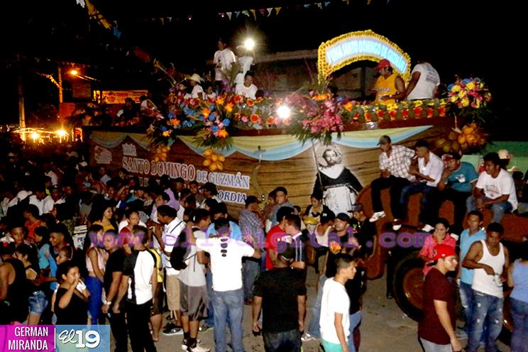 Miles participan en la Vela del Barco en San Judas