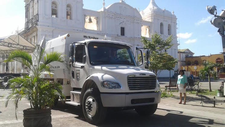 Llega tercer camión recolector de desechos para cumplir demanda de leoneses