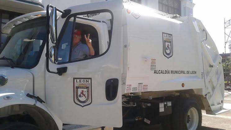 Llega tercer camión recolector de desechos para cumplir demanda de leoneses