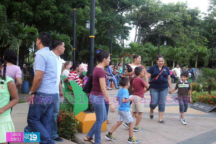 Familias disfrutan de atractivo Parque Saurio en el municipio de Nindirí