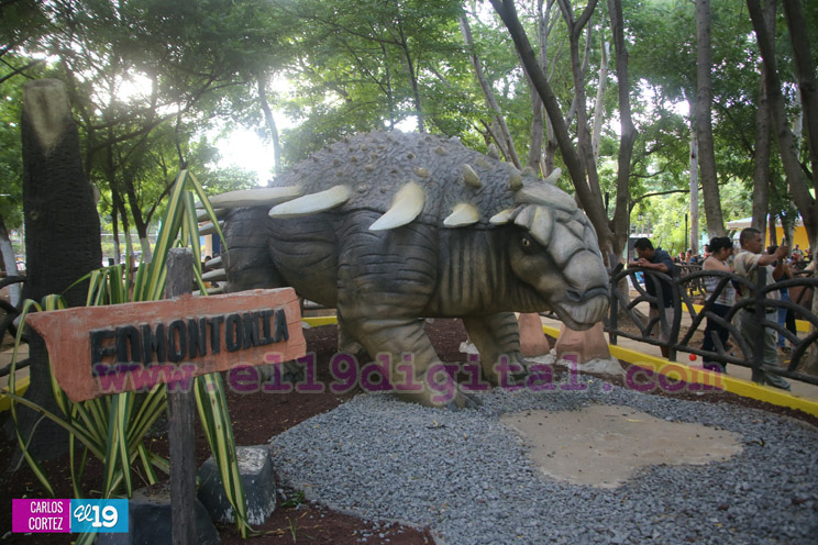 Familias disfrutan de atractivo Parque Saurio en el municipio de Nindirí