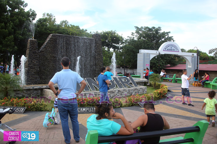 Familias disfrutan de atractivo Parque Saurio en el municipio de Nindirí