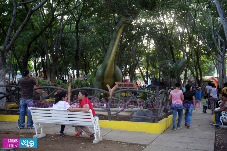 Familias disfrutan de atractivo Parque Saurio en el municipio de Nindirí