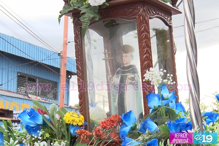 Santo Domingo de Abajo llega a Iglesia Cristo del Rosario en Managua