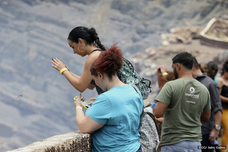 Equipo de Sam Cossman creará una página web con mapas interactivos sobre el volcán Masaya
