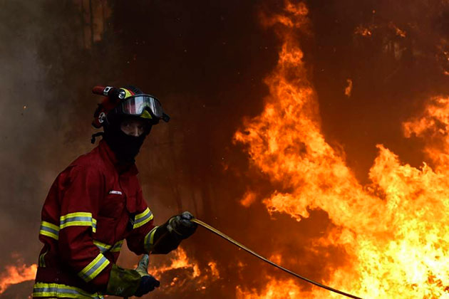 Evacúan un hospital y centenares de vecinos por un grave incendio en Portugal (+Fotos)