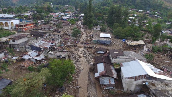 Asciende a 49 cifra de muertos en México, tras paso de Earl