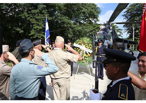 Fuerza Aérea rinde honores a caídos de la institución