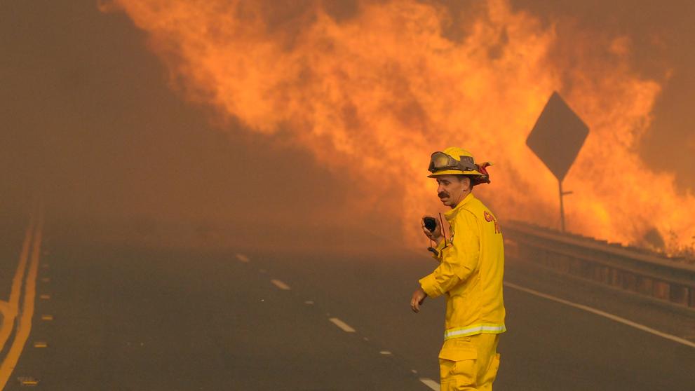 Incendio en California obliga a evacuar a más de 82.000 personas