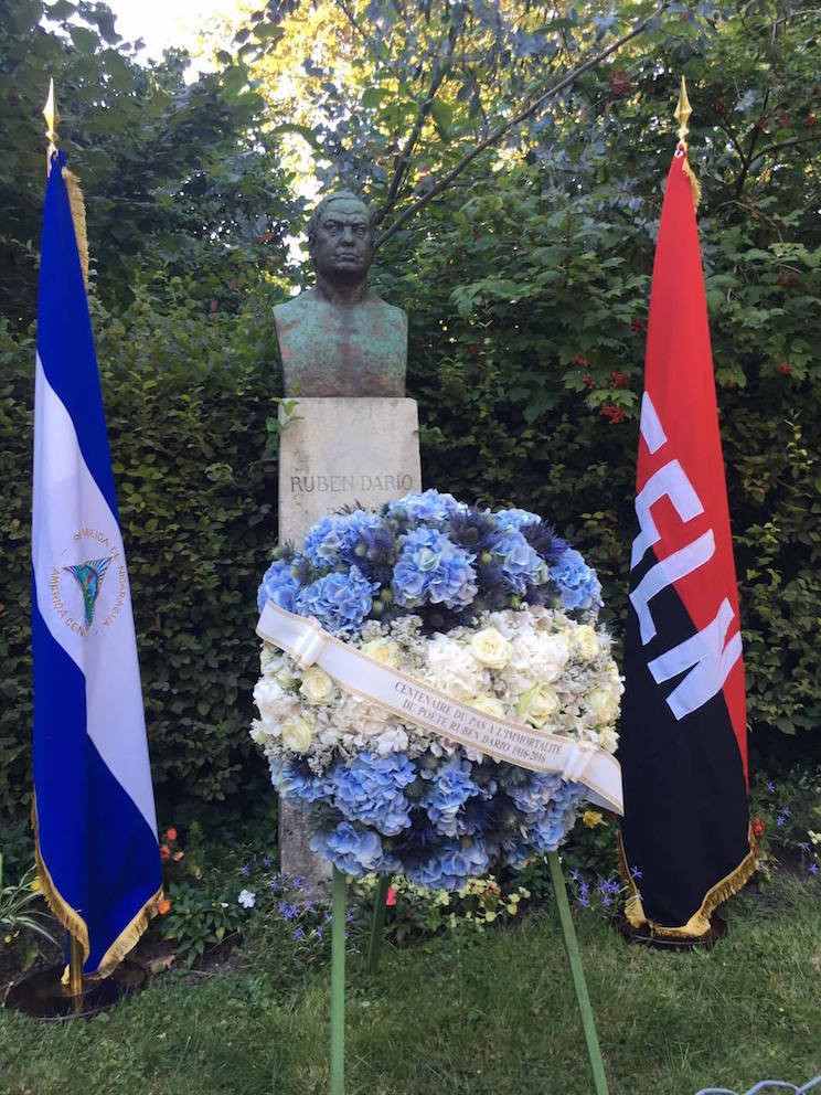 Ofrenda floral a Rubén Darío en Francia