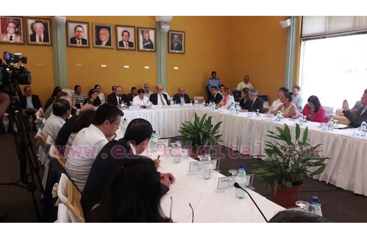 Nicaragua presenta al cuerpo diplomático el Libro Blanco / Proceso Electoral 2016 (+PDF)