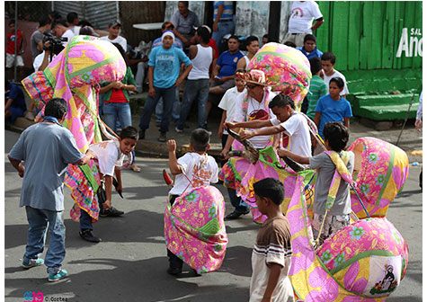 Vacas Culonas y Corrida de Toros ofrecen tremendo espectáculo en el barrio San José Oriental