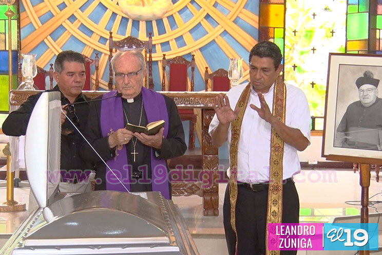 Cardenal Obando pide por el descanso eterno de Monseñor Benito Pittito La Bella