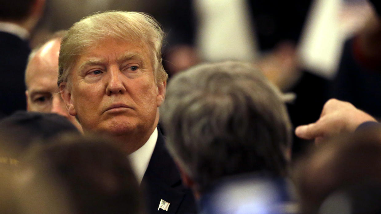 Trump trata de obtener apoyo de hispanos