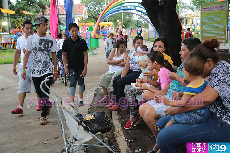 Sano entretenimiento y diversión en Avenida de Bolívar a Chávez