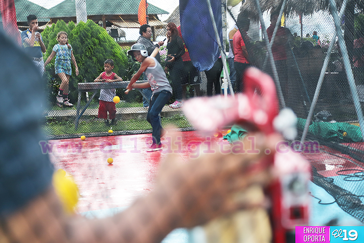 Sano entretenimiento y diversión en Avenida de Bolívar a Chávez