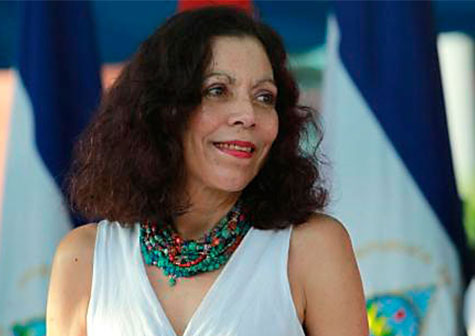 Compañera Rosario destaca éxito en apertura de Feria de la Economía Familiar