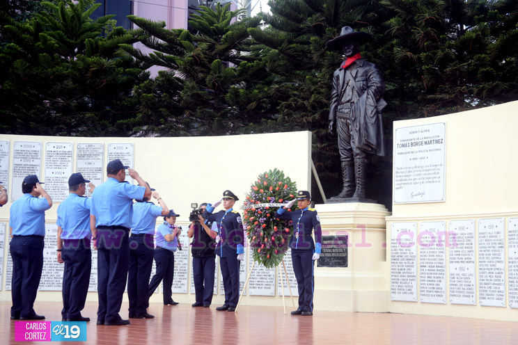 Policía Nacional rinde honores a sus héroes y mártires