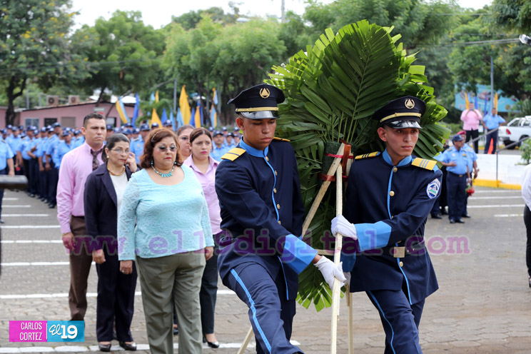 Policía Nacional rinde honores a sus héroes y mártires