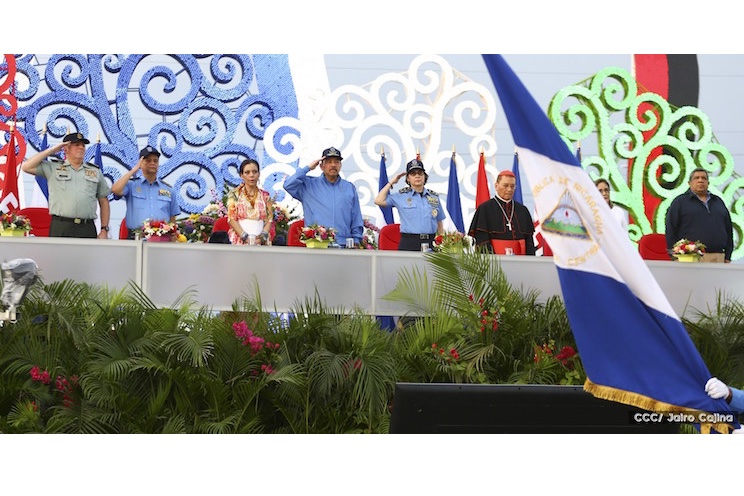 Daniel y Rosario encabezaron acto del 37 aniversario de la Policía Nacional