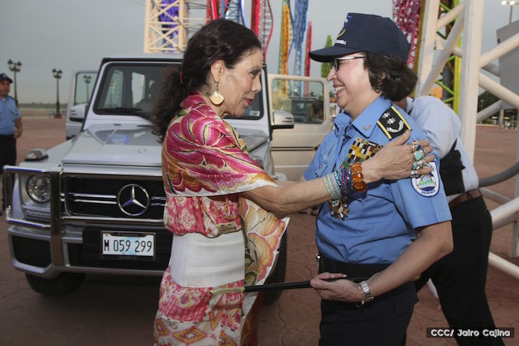 Daniel y Rosario encabezaron acto del 37 aniversario de la Policía Nacional