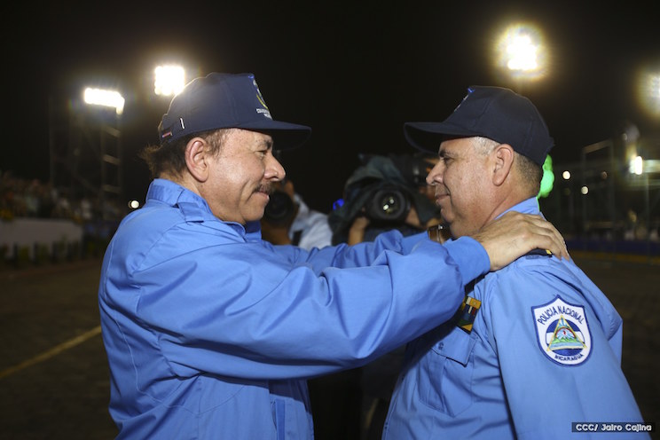 Daniel y Rosario encabezaron acto del 37 aniversario de la Policía Nacional