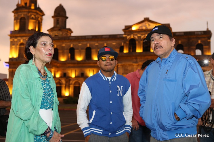 Daniel y Rosario reciben Antorcha de la Libertad y la Unidad Centroamericana