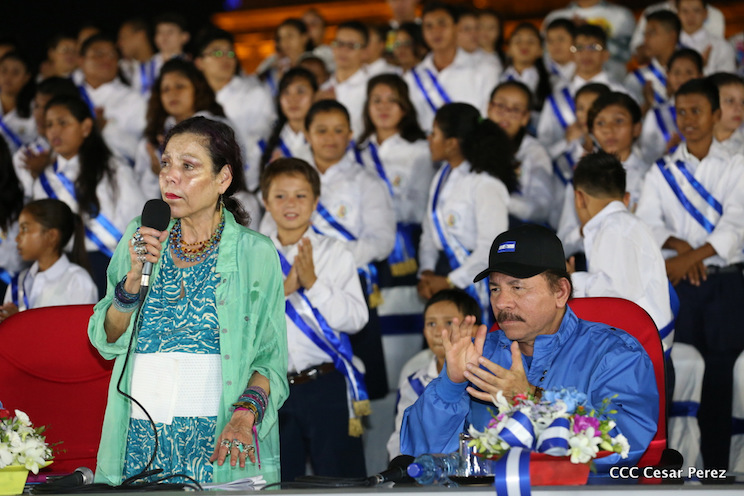 Daniel y Rosario reciben Antorcha de la Libertad y la Unidad Centroamericana