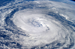 Recortan pronóstico de actividad extrema por huracanes
