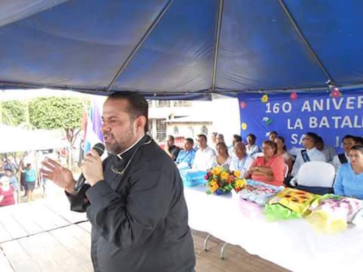 Padre Eslaquit: Celebrar a la Patria es amarnos unos a otros como hermanos