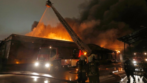 Al menos ocho bomberos fallecen tras incendio en Moscú